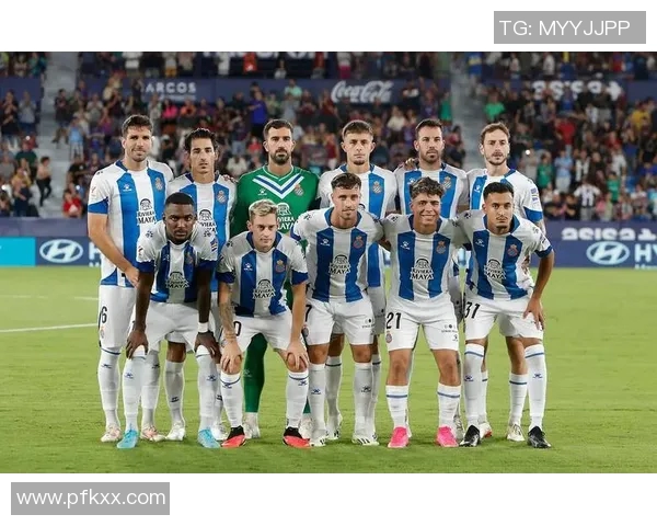 西班牙巴塞罗那球队签下新任主帅，球迷期待新赛季表现