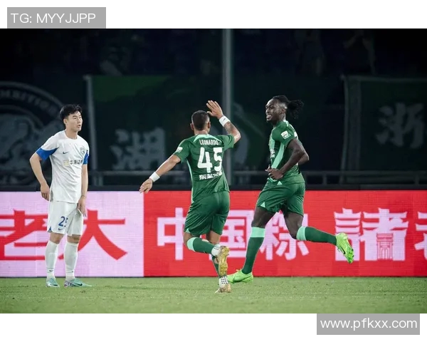 韦世豪精彩助攻助力武汉三镇赢得关键比赛展现出色团队配合能力